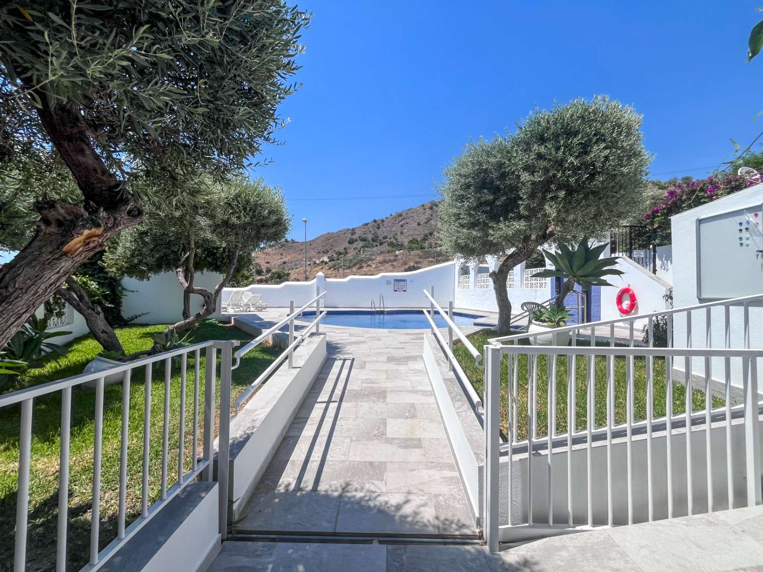 Stylish Renovated Townhouse with Terraces, Roof terrace & Garage in Los Olivos (Fuente del Baden area – Nerja)