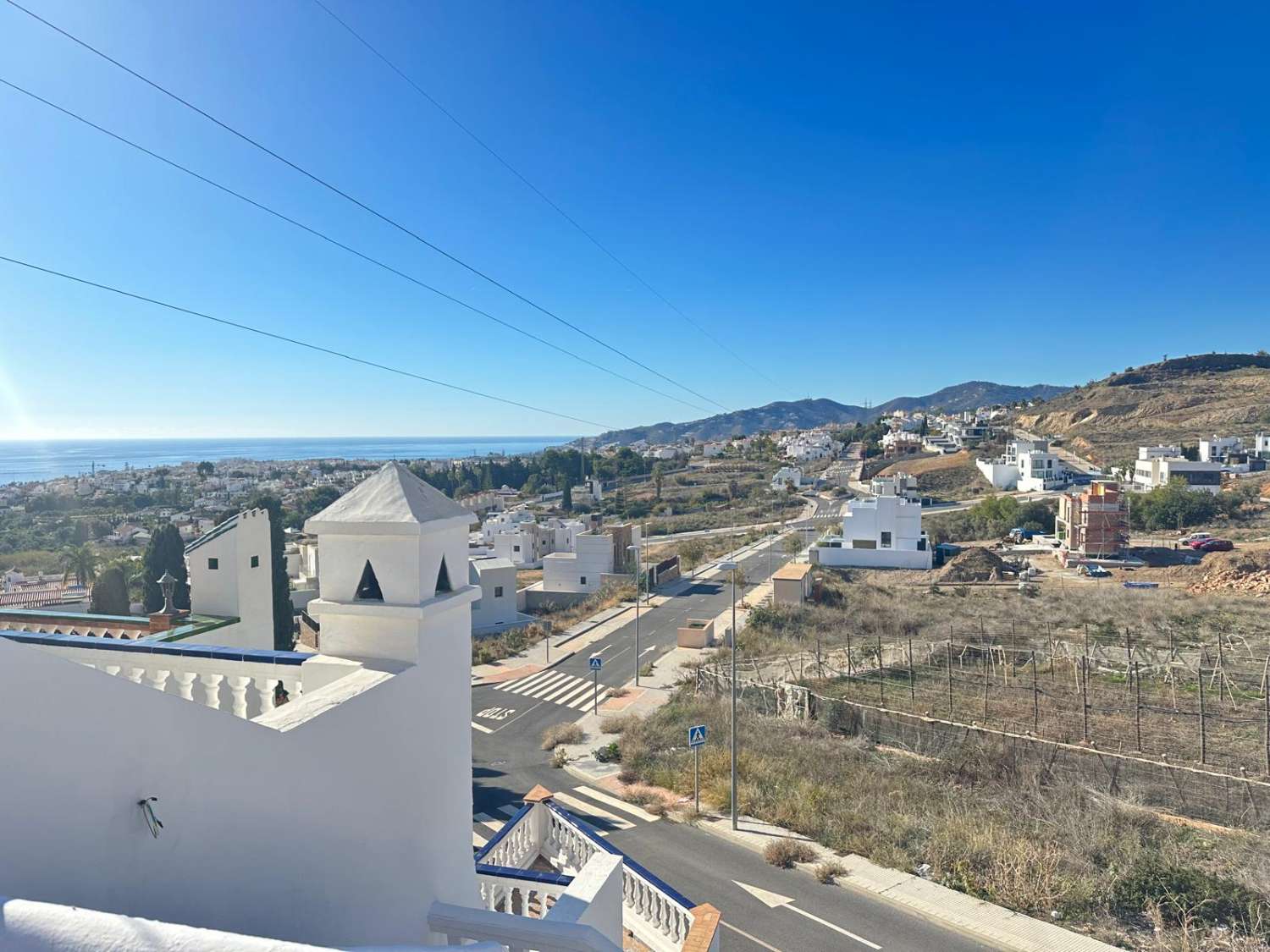 Stylish Renovated Townhouse with Terraces, Roof terrace & Garage in Los Olivos (Fuente del Baden area – Nerja)