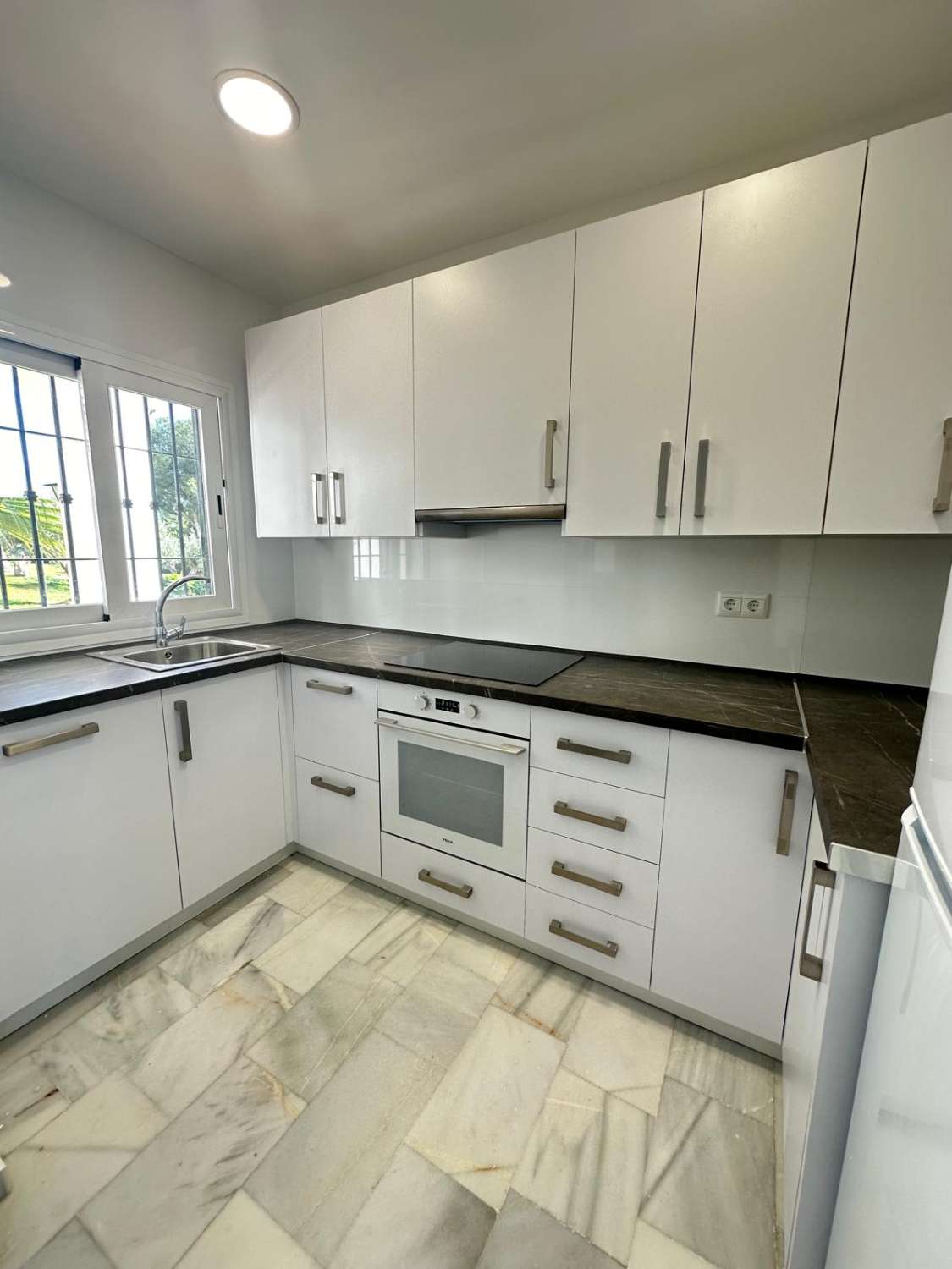 Stylish Renovated Townhouse with Terraces, Roof terrace & Garage in Los Olivos (Fuente del Baden area – Nerja)