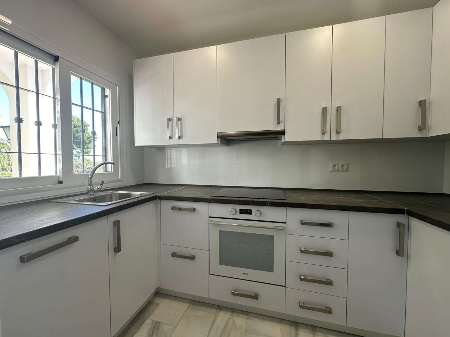 Stylish Renovated Townhouse with Terraces, Roof terrace & Garage in Los Olivos (Fuente del Baden area – Nerja)