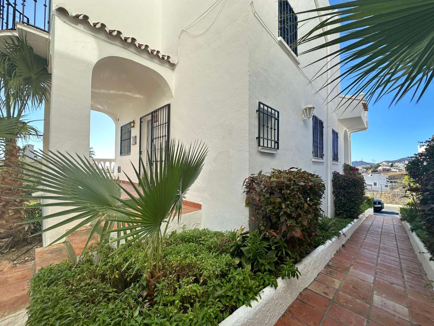 Stylish Renovated Townhouse with Terraces, Roof terrace & Garage in Los Olivos (Fuente del Baden area – Nerja)