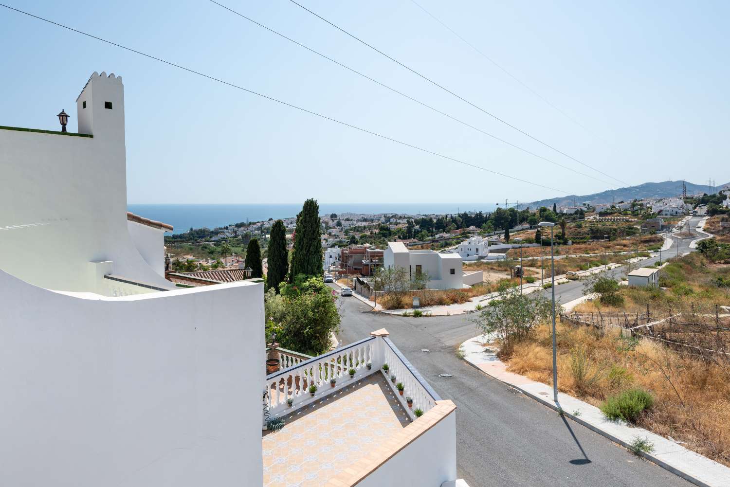 Stylish Renovated Townhouse with Terraces, Roof terrace & Garage in Los Olivos (Fuente del Baden area – Nerja)
