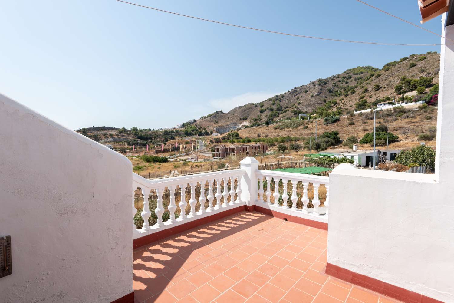 Stylish Renovated Townhouse with Terraces, Roof terrace & Garage in Los Olivos (Fuente del Baden area – Nerja)