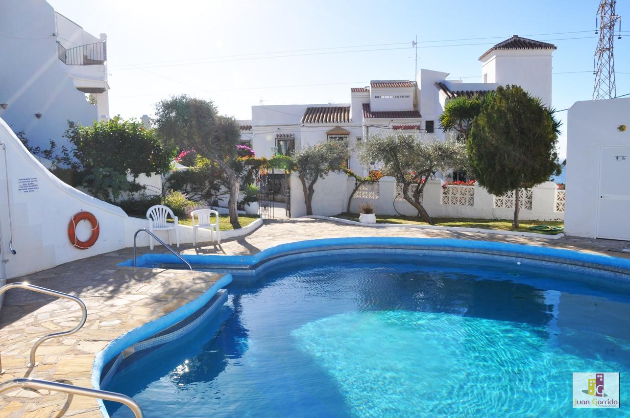 Stylish Renovated Townhouse with Terraces, Roof terrace & Garage in Los Olivos (Fuente del Baden area – Nerja)