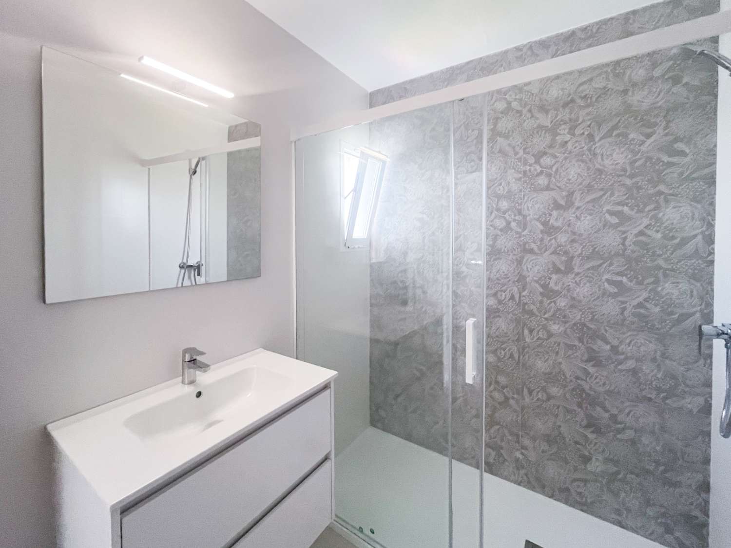 Stylish Renovated Townhouse with Terraces, Roof terrace & Garage in Los Olivos (Fuente del Baden area – Nerja)