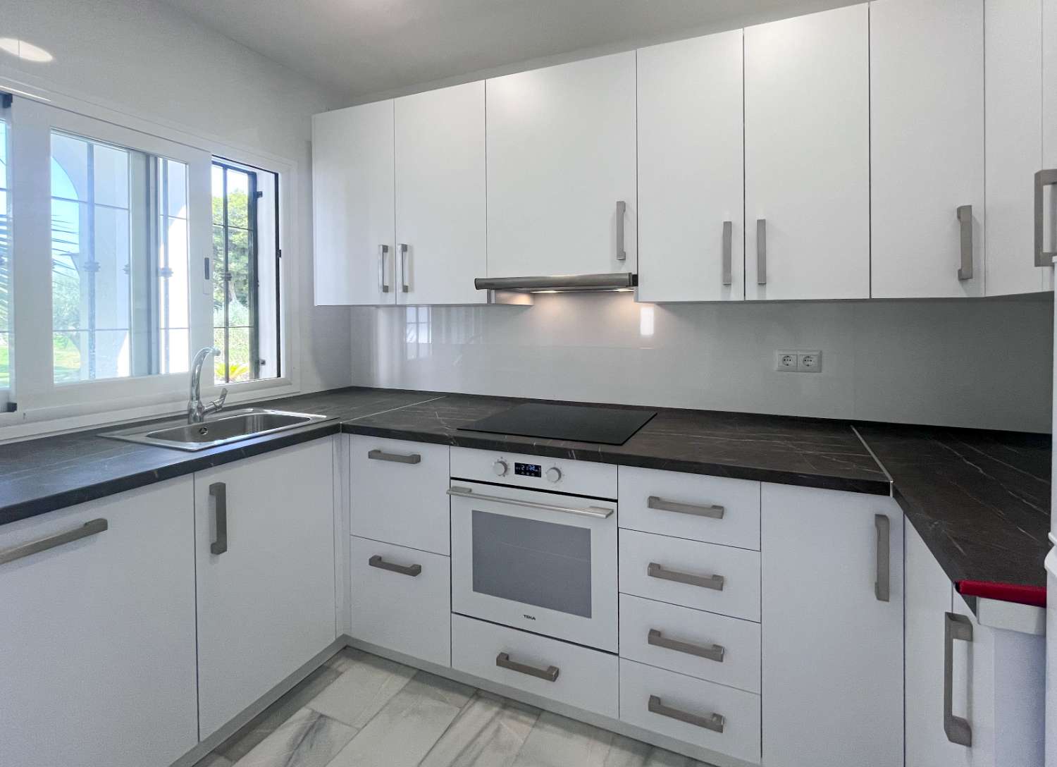 Stylish Renovated Townhouse with Terraces, Roof terrace & Garage in Los Olivos (Fuente del Baden area – Nerja)