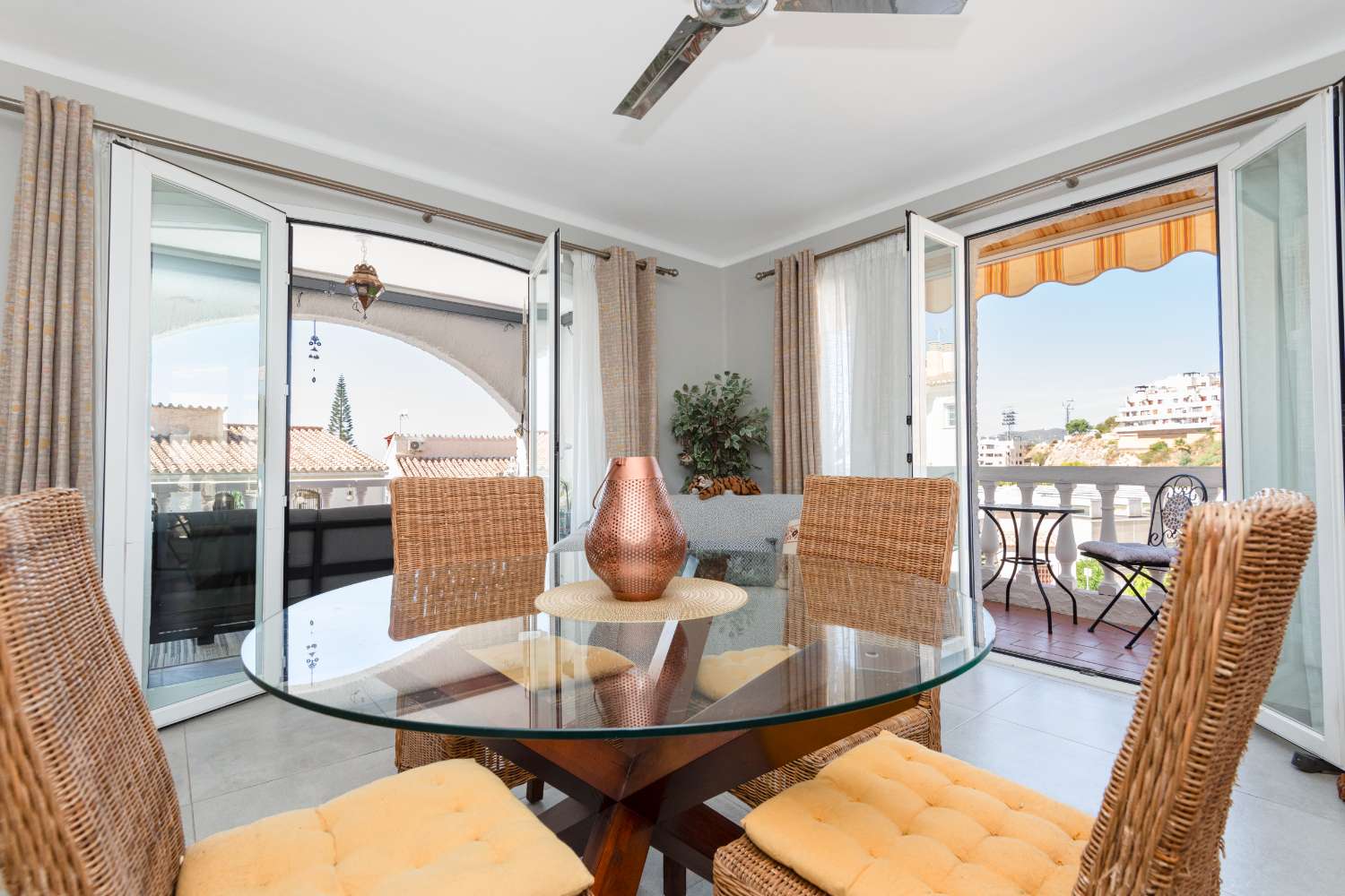 Appartement d'angle de deux chambres avec vue sur la mer à Paco Romo, Nerja