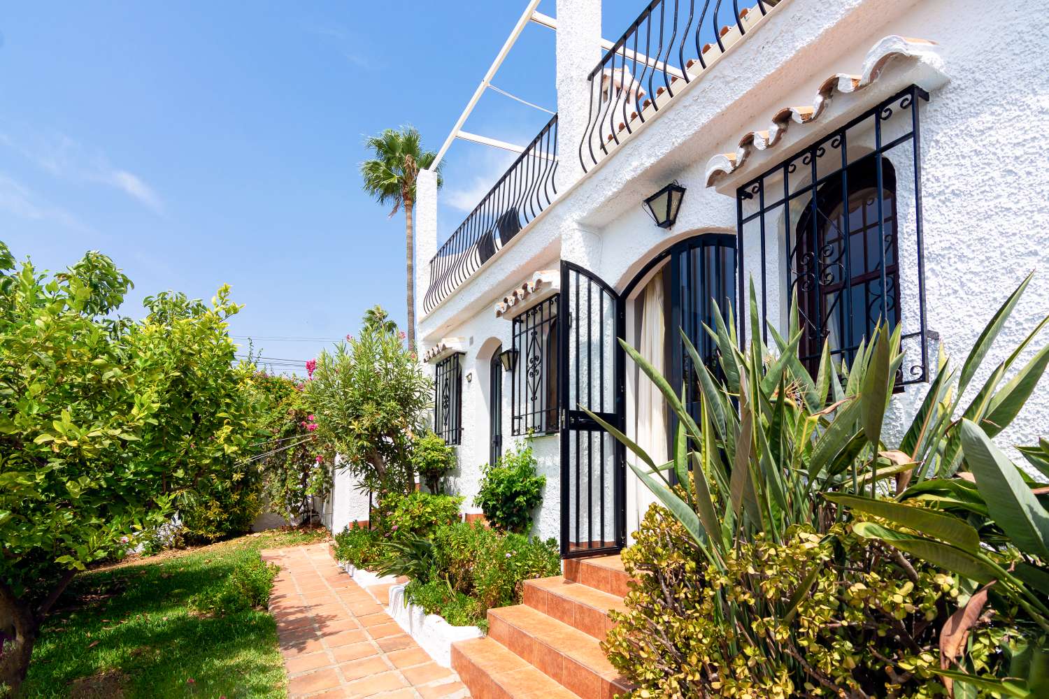 Detached Villa with Sea Views in Capistrano Village, Nerja