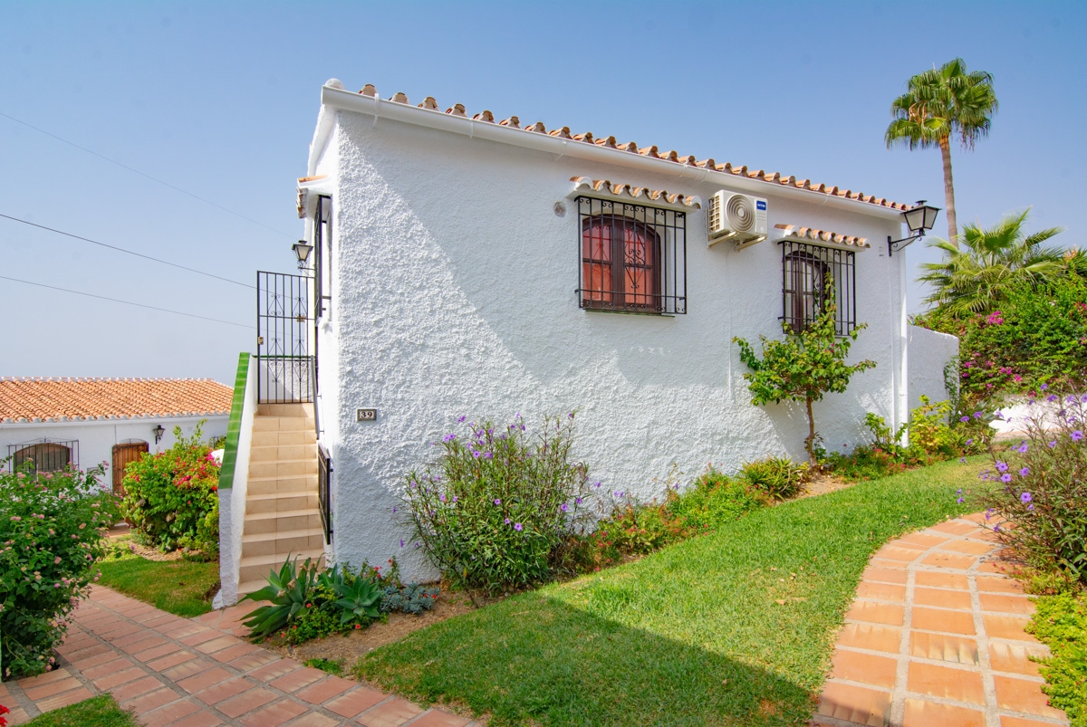 Detached Villa with Sea Views in Capistrano Village, Nerja