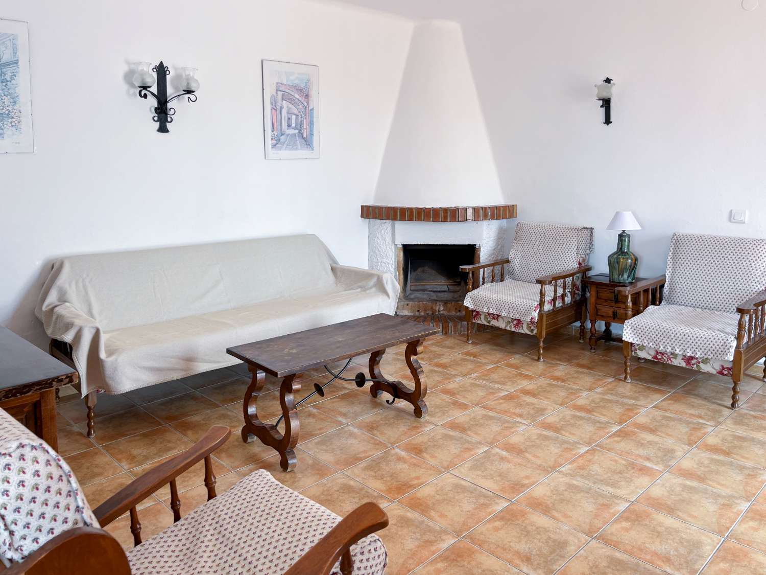 Spacious detached villa in the sought-after Capistrano Village, with the potential for two separate living spaces