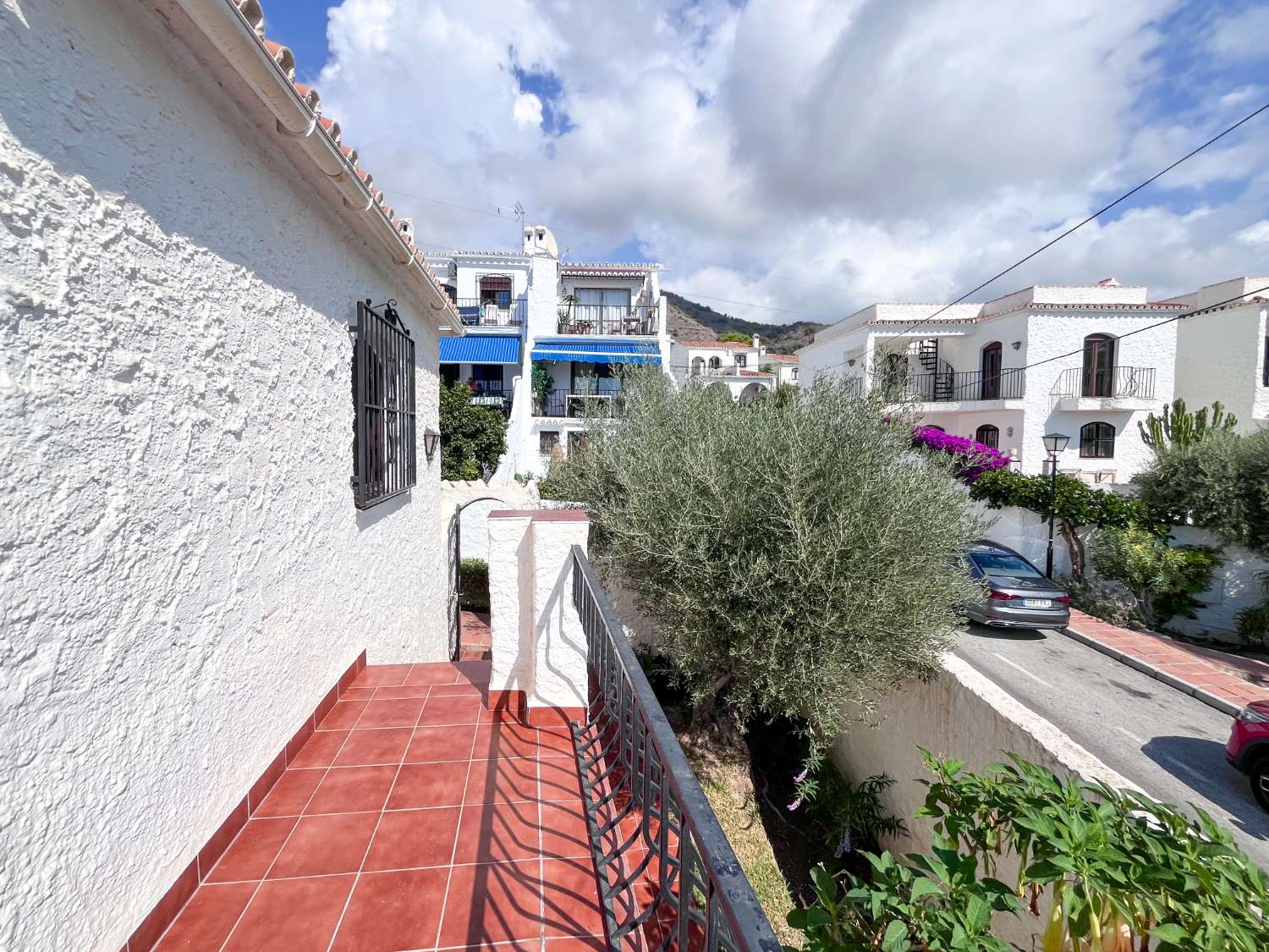 Spacious detached villa in the sought-after Capistrano Village, with the potential for two separate living spaces