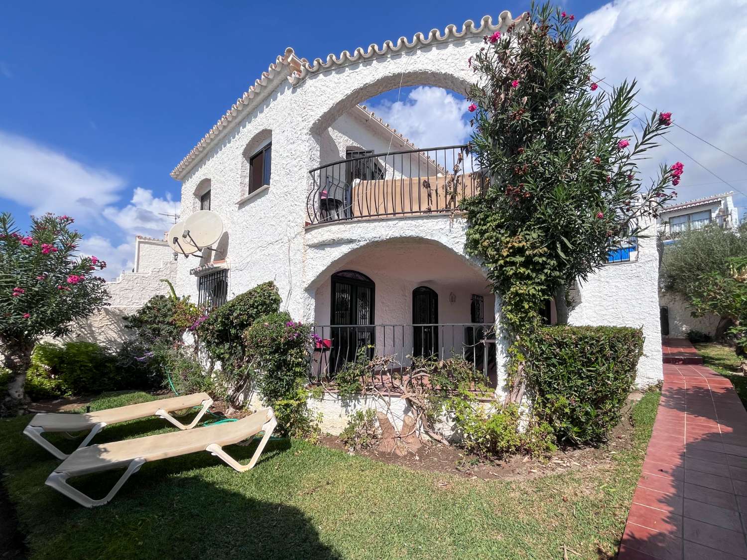 Spacious detached villa in the sought-after Capistrano Village, with the potential for two separate living spaces