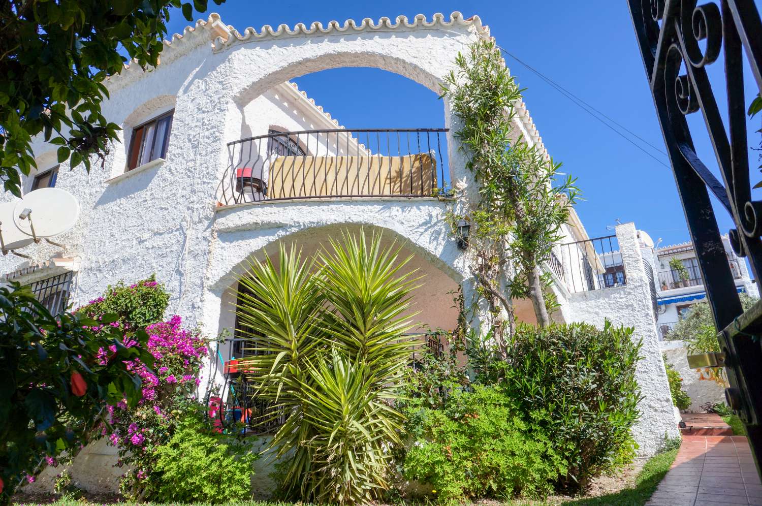 Spacious detached villa in the sought-after Capistrano Village, with the potential for two separate living spaces