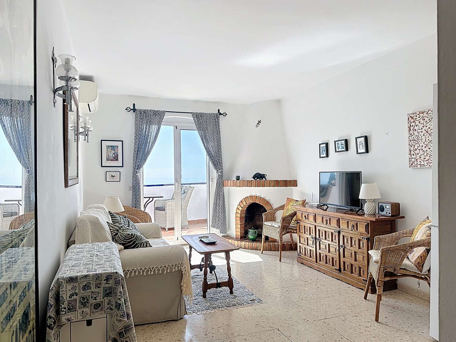 Beautiful Two-Bedroom Apartment with Sea Views in San Juan de Capistrano