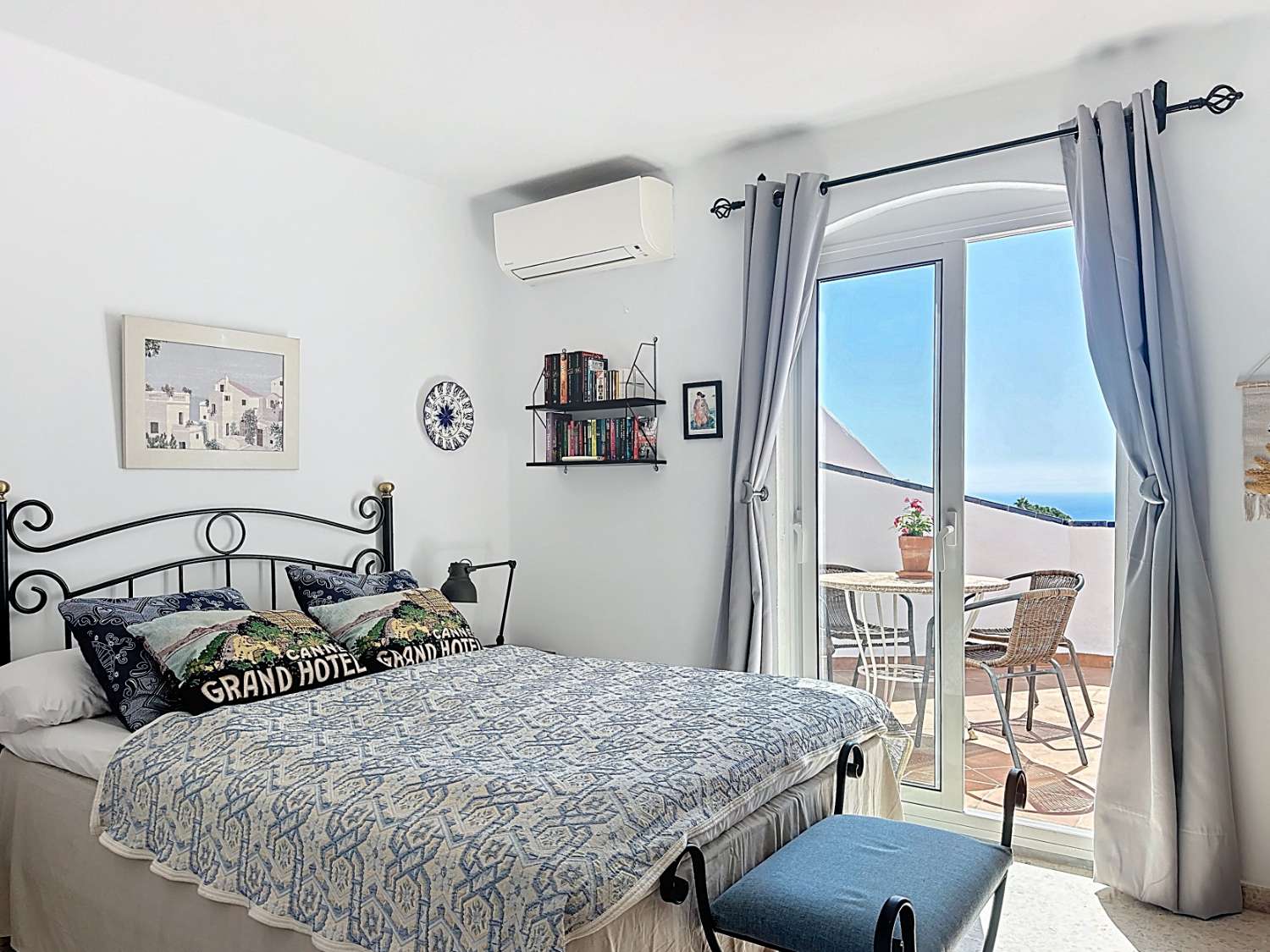 Beautiful Two-Bedroom Apartment with Sea Views in San Juan de Capistrano