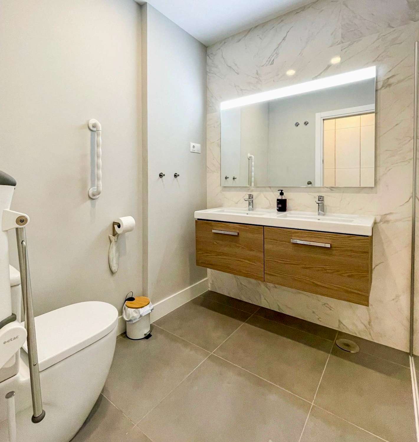 Bright, Modern Apartment with Fantastic Mediterranean Views and Terrace Living