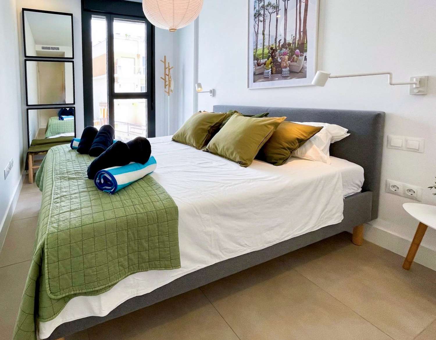 Bright, Modern Apartment with Fantastic Mediterranean Views and Terrace Living