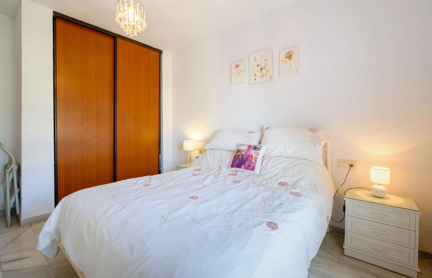 Charming apartment with a sunny terrace overlooking the gardens and pool, in the heart of Nerja