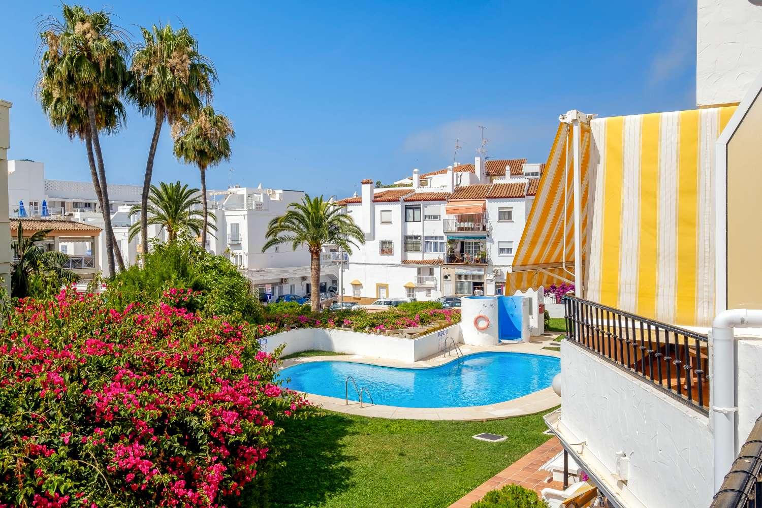 Charming apartment with a sunny terrace overlooking the gardens and pool, in the heart of Nerja