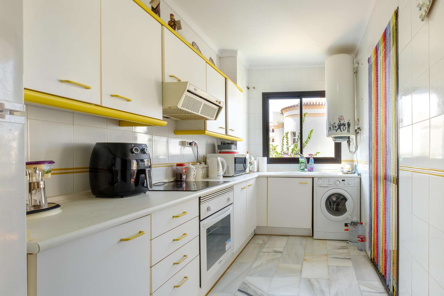 Charming apartment with a sunny terrace overlooking the gardens and pool, in the heart of Nerja