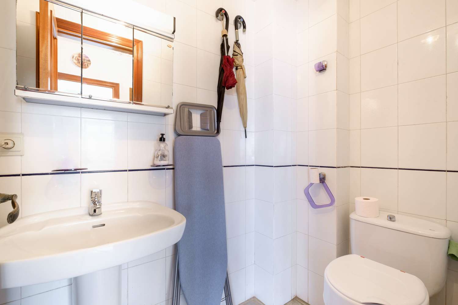 Charming apartment with a sunny terrace overlooking the gardens and pool, in the heart of Nerja