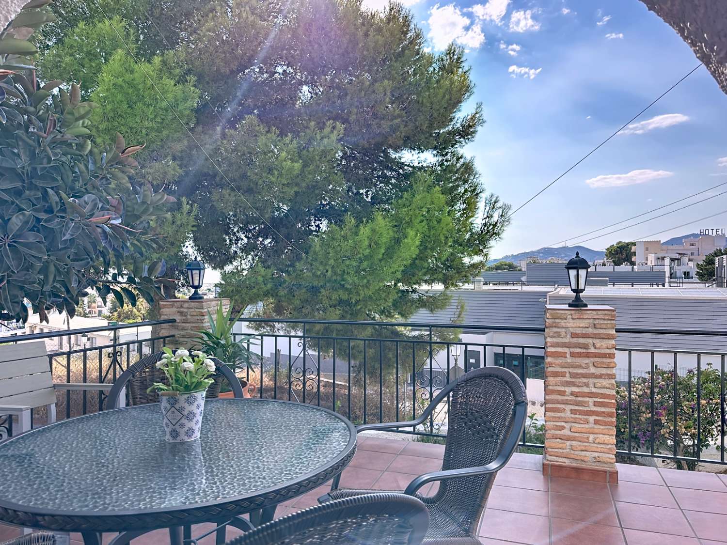 Licht appartement met ruime terrassen en zeezicht in Nerja