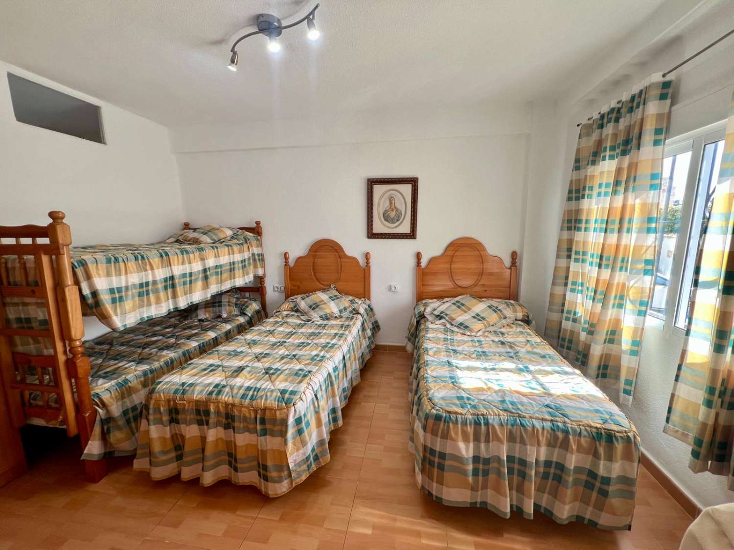 Charming 2-Bedroom Apartment in Edificio Miami, Nerja – Steps from Burriana Beach