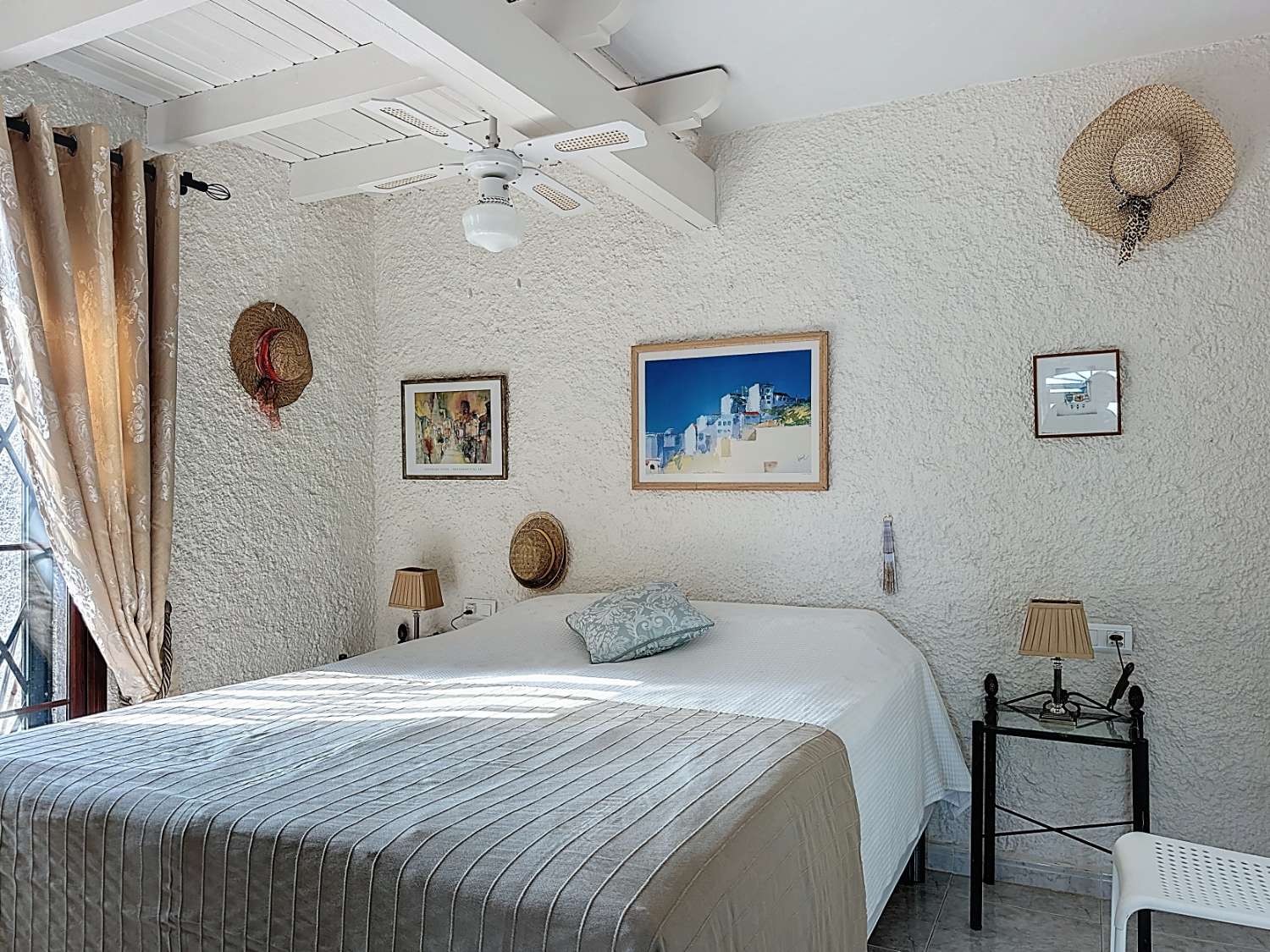 Licht appartement met ruime terrassen en zeezicht in Nerja