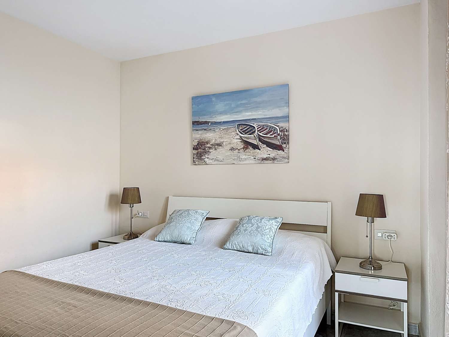 Licht appartement met ruime terrassen en zeezicht in Nerja