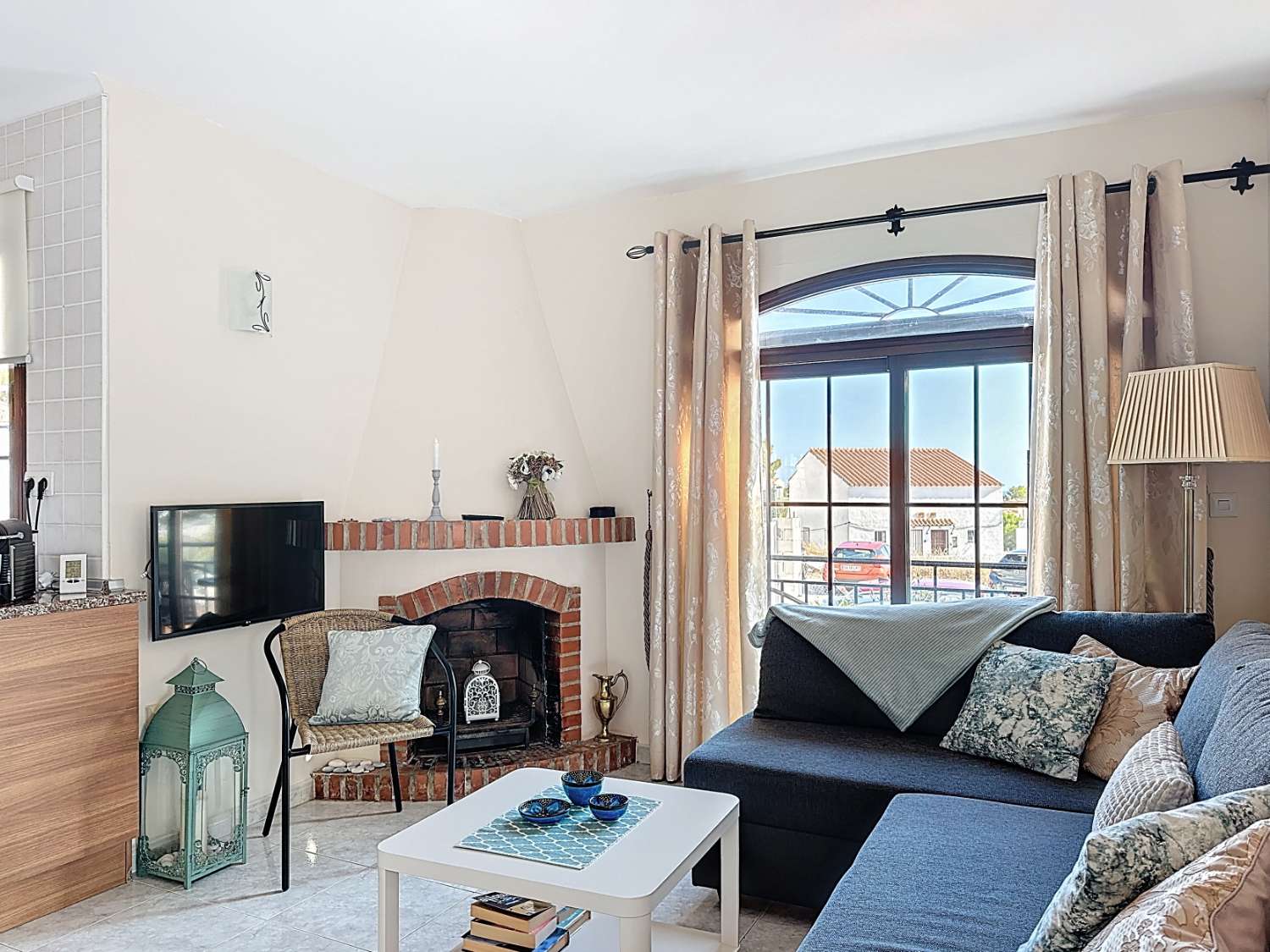 Licht appartement met ruime terrassen en zeezicht in Nerja