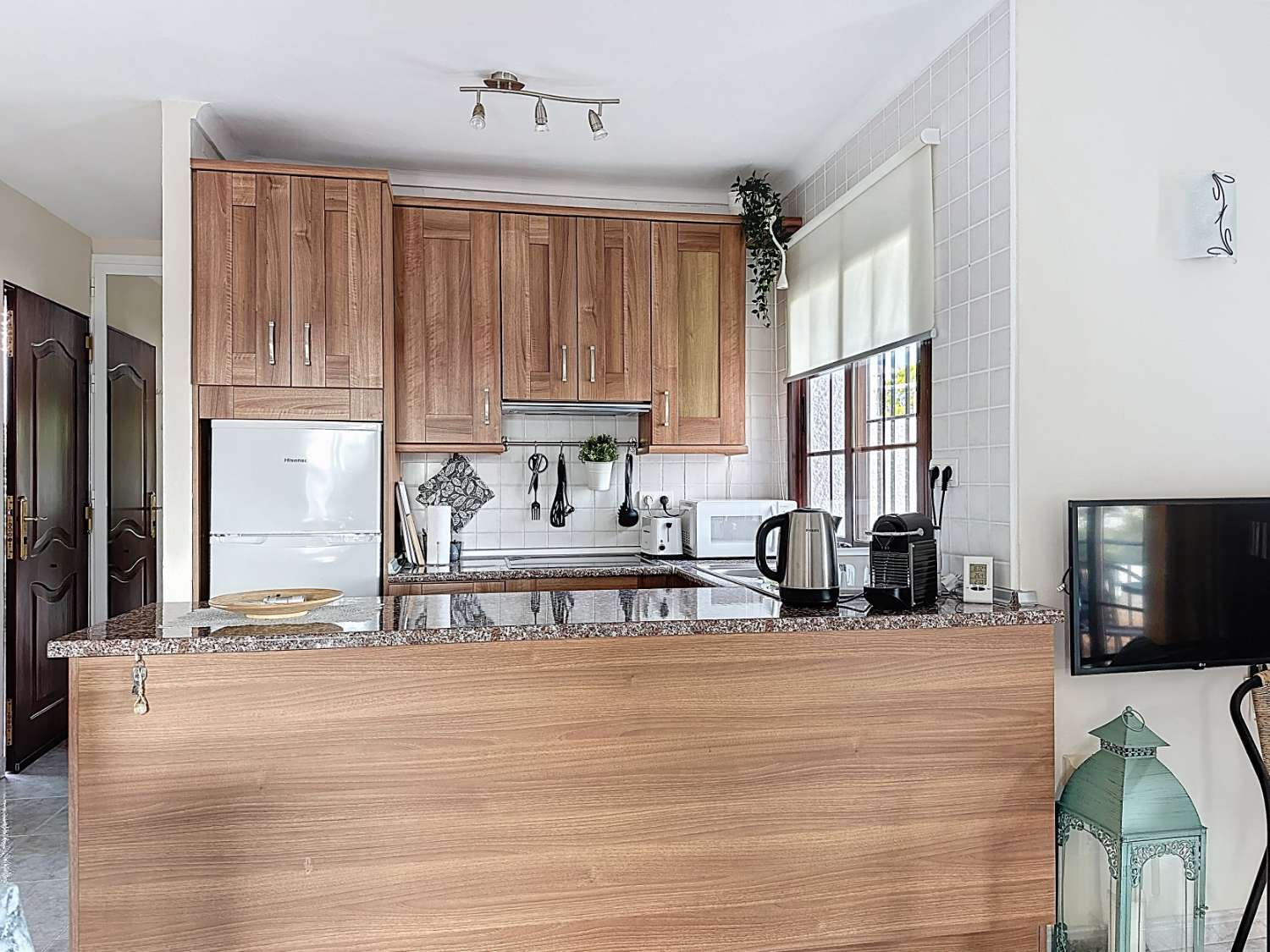 Licht appartement met ruime terrassen en zeezicht in Nerja