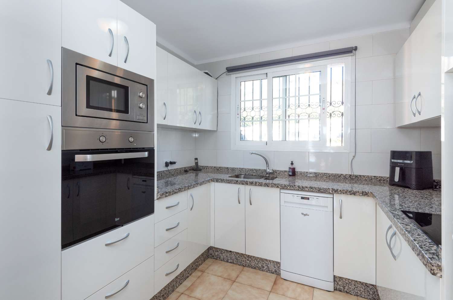 Hus till salu i Nerja, Urb. El Algarrobo