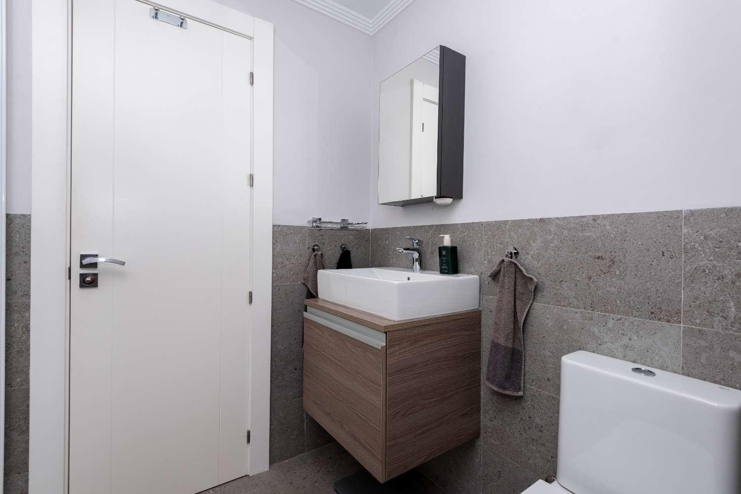 Makellose, kürzlich renovierte Wohnung in einem sehr begehrten Gebäude