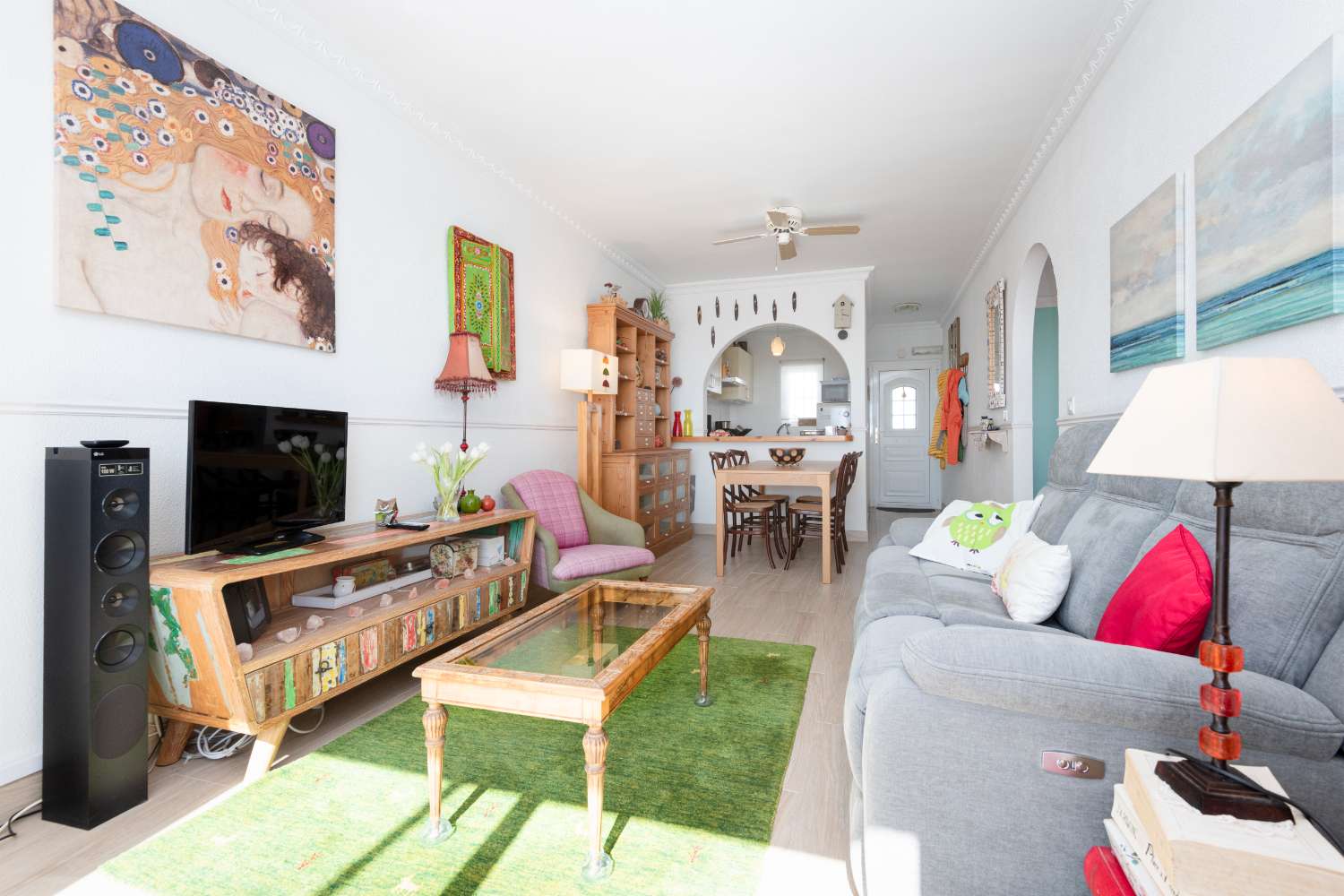 Leilighet til salgs med flott havutsikt beliggende i La Noria Nerja