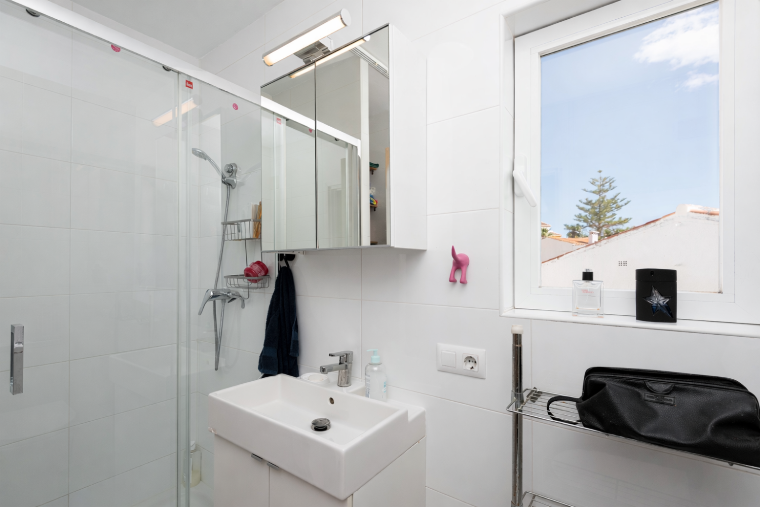 Leilighet til salgs med flott havutsikt beliggende i La Noria Nerja