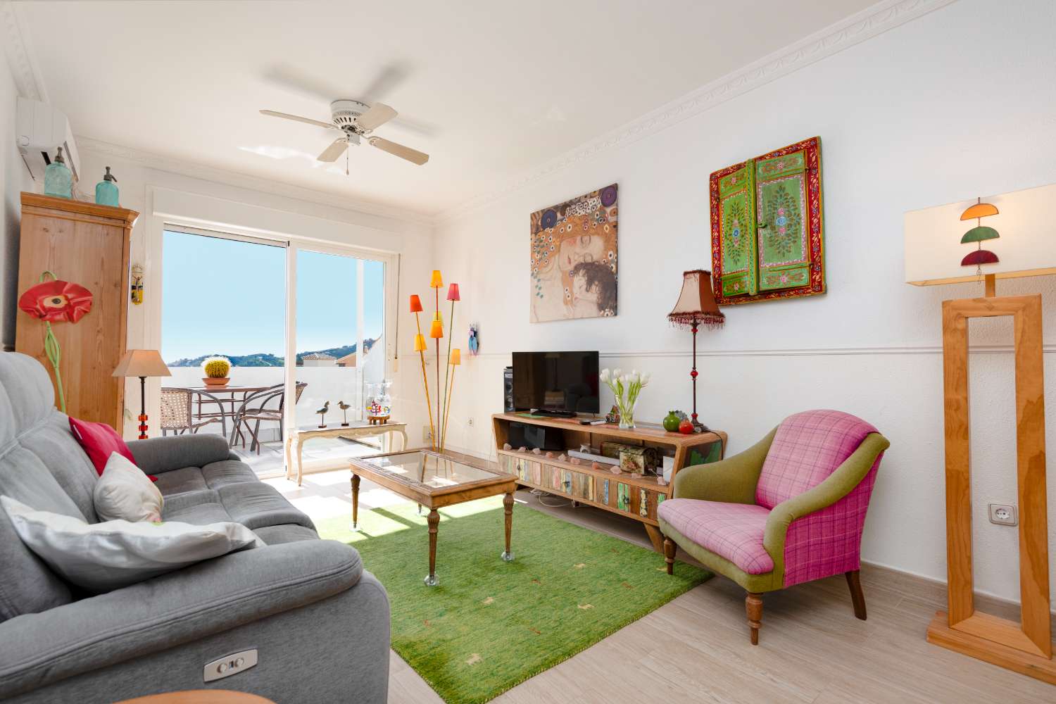 Leilighet til salgs med flott havutsikt beliggende i La Noria Nerja