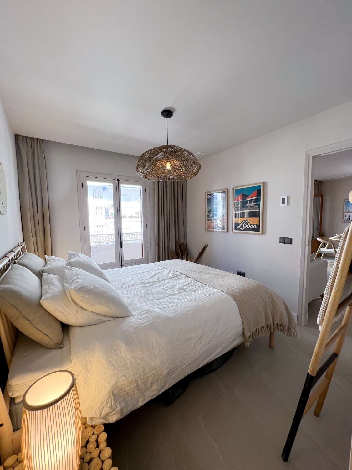 Prachtig gerenoveerd appartement met zeezicht in het hart van Nerja.