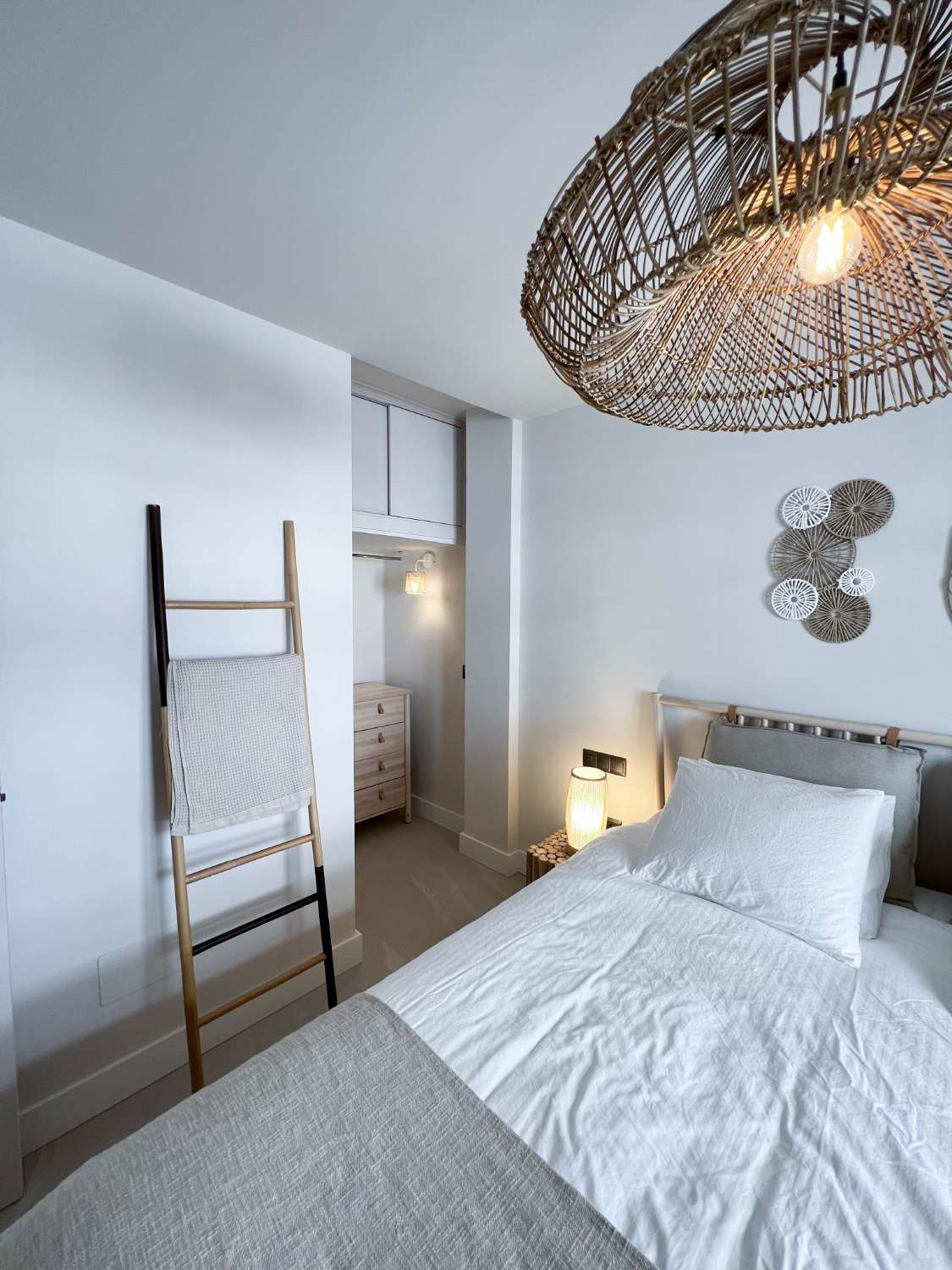 Prachtig gerenoveerd appartement met zeezicht in het hart van Nerja.