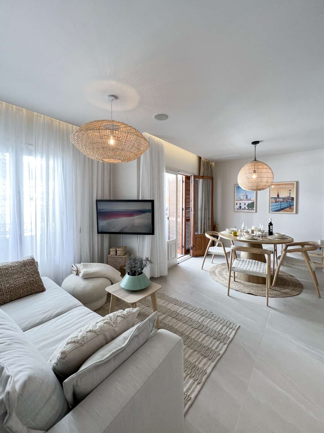 Prachtig gerenoveerd appartement met zeezicht in het hart van Nerja.