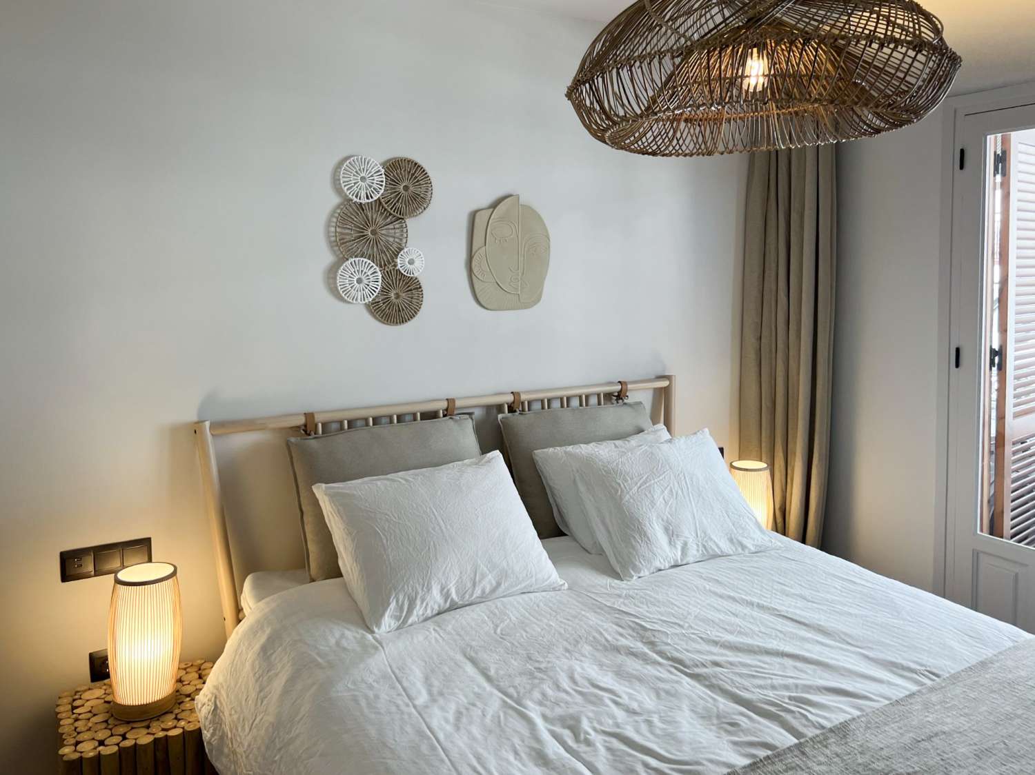 Prachtig gerenoveerd appartement met zeezicht in het hart van Nerja.