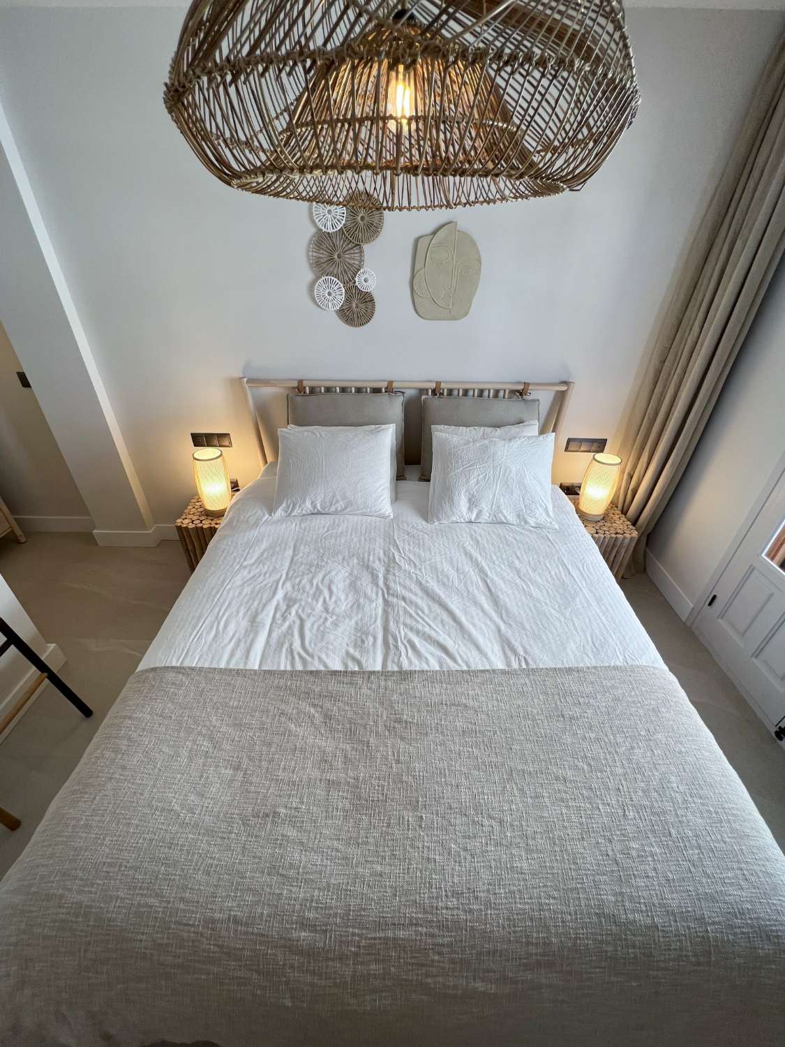 Prachtig gerenoveerd appartement met zeezicht in het hart van Nerja.