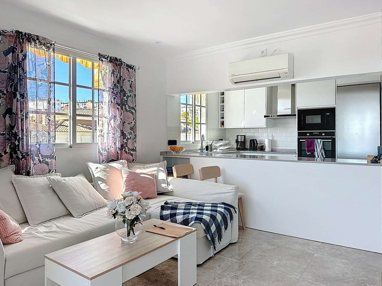 Beautifully renovated apartment, ideally located in one of Nerja’s most sought-after areas – Paco Romo, just next to the charming Capistrano Village