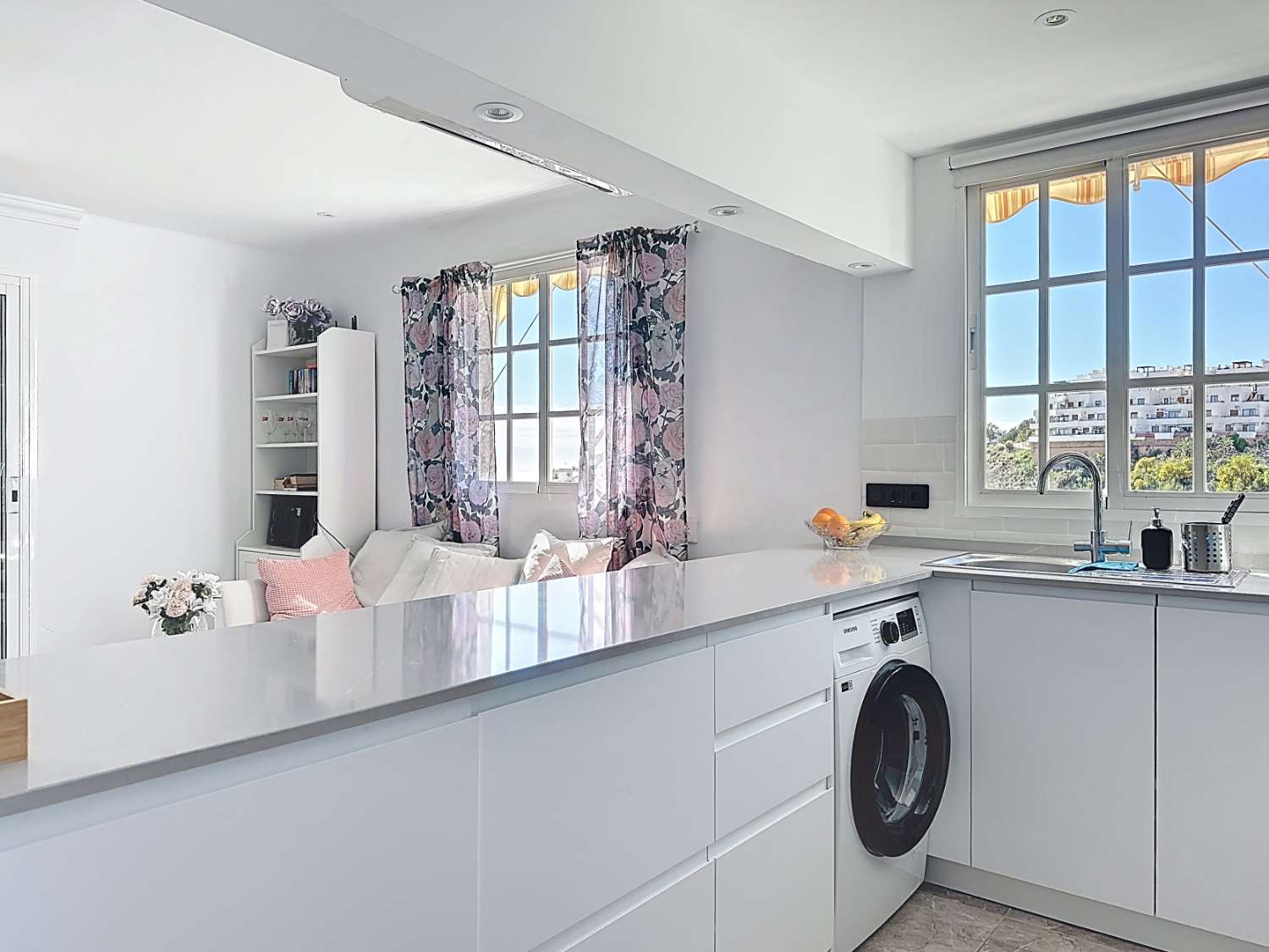 Beautifully renovated apartment, ideally located in one of Nerja’s most sought-after areas – Paco Romo, just next to the charming Capistrano Village