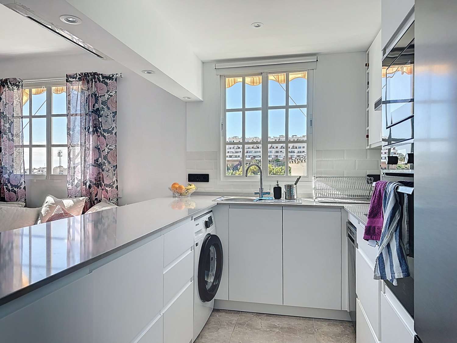 Beautifully renovated apartment, ideally located in one of Nerja’s most sought-after areas – Paco Romo, just next to the charming Capistrano Village