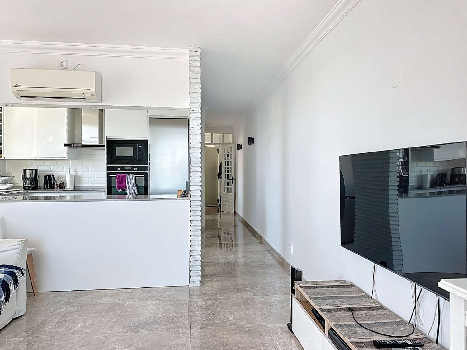 Beautifully renovated apartment, ideally located in one of Nerja’s most sought-after areas – Paco Romo, just next to the charming Capistrano Village