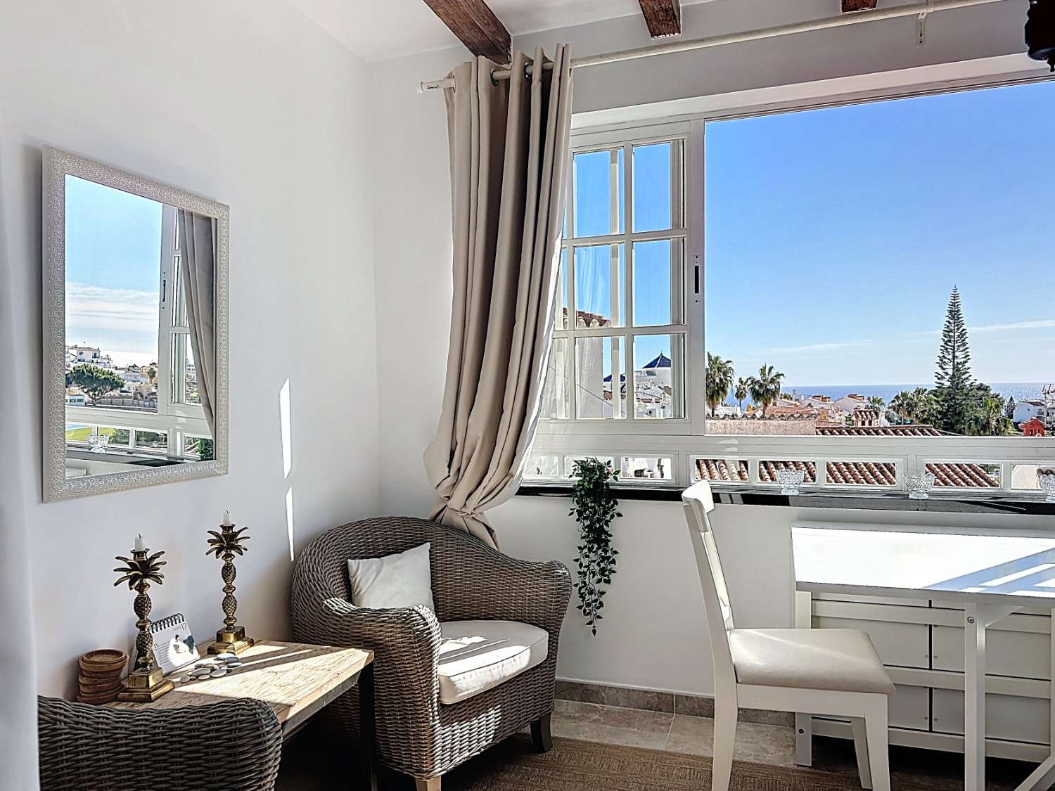 Beautifully renovated apartment, ideally located in one of Nerja’s most sought-after areas – Paco Romo, just next to the charming Capistrano Village