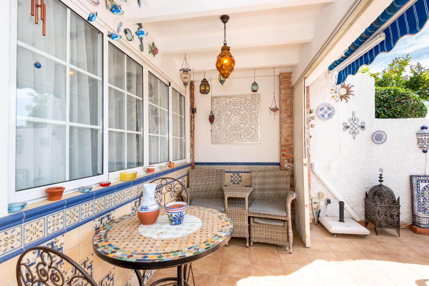 Encantador apartamento con amplia terraza, jardín, patio y jacuzzi privado.