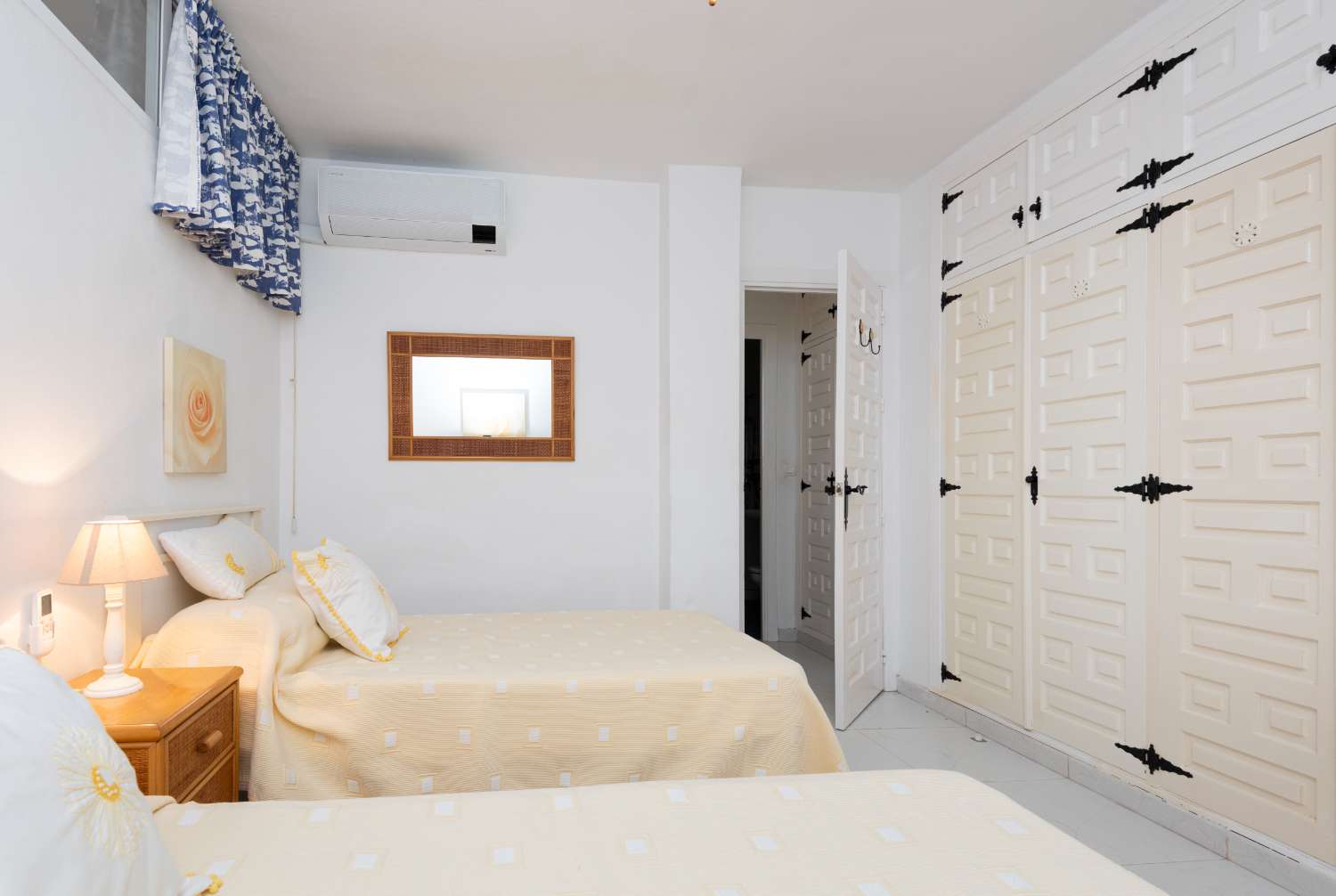 Encantador apartamento con amplia terraza, jardín, patio y jacuzzi privado.