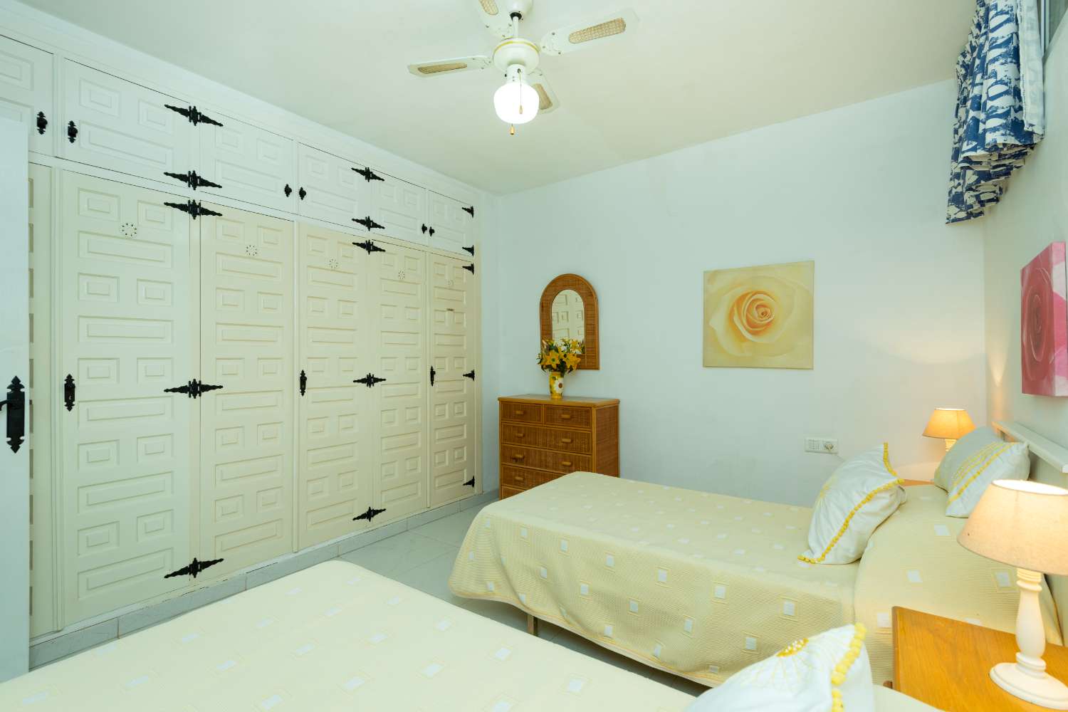 Encantador apartamento con amplia terraza, jardín, patio y jacuzzi privado.