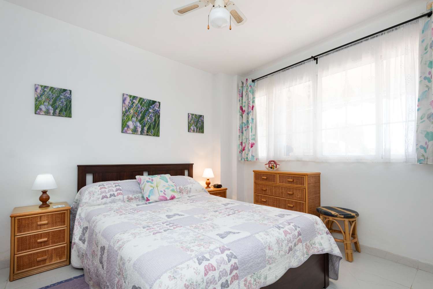 Encantador apartamento con amplia terraza, jardín, patio y jacuzzi privado.